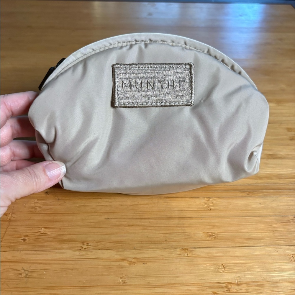 GUC Munthe-Beige Puffer Pouch